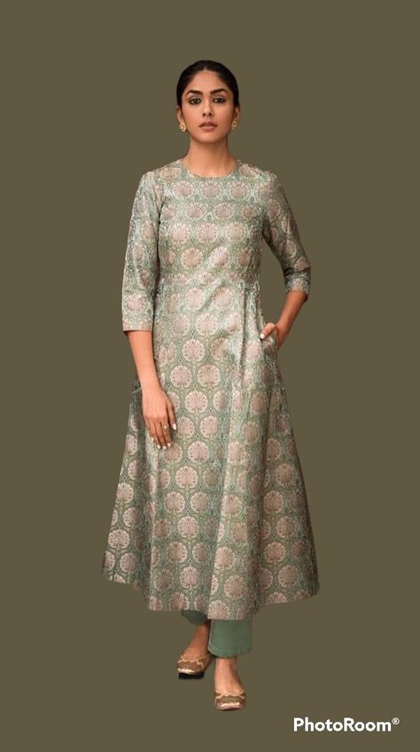 Frock Kurta, Pink Gharara, Kurta Pattern, Punjabi Dresses, Cotton Dress Pattern, Silk Kurti Designs, Mrunal Thakur, Indian Outfits Lehenga, Salwar Designs