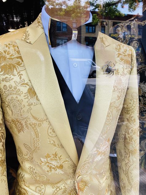 Gold And White Suits For Men, Groom White And Gold Suit, White Gold Suit Men, White And Gold Groomsmen Suits, Gold Suits For Men Wedding Ideas, Gold Suit Prom, Gold And White Groom Suit, Gold Blazer Outfit For Men, White And Gold Suit Men