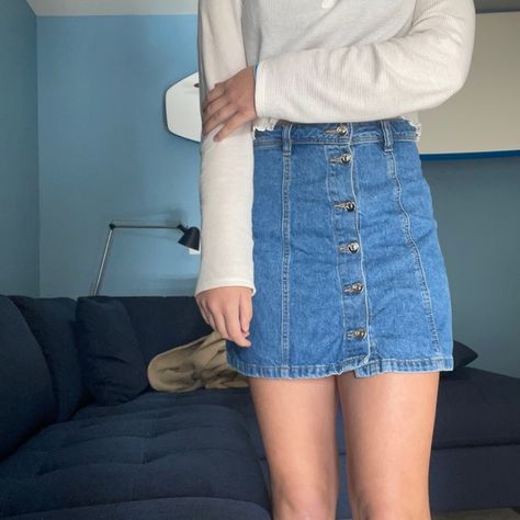 Button up denim a line skirt (H&M) Long Button Up Denim Skirt Outfit, Button Up Jean Skirt Outfit, Pencil Jean Skirt Outfits, Buttoned Skirt Outfit, Jean Skirt With Buttons, Buttoned Skirt, Short Skirts Outfits, Dream Wishlist, Denim Button Skirt