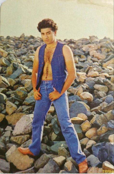 Retro Fashion Indian, Sunny Deol, Retro Outfit, Amazing Gymnastics, Indian Men, Fashion Indian, 90s Bollywood, Indian Man, Vintage Bollywood