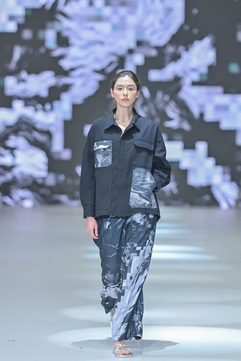 Combining pixel squares with fluid waves of marble, KALA Studio designed chic sets that truly celebrate the creativity of the print. #FashionContinuum #BridgingGenerations #JakartaFashionWeek2024 #JFW2024 #WeAreJFW Pixel Print, Fashion Cowok, Jakarta Fashion Week, Fashion Week 2024, Jakarta, Daily Wear, Design Studio, Fashion Week, Marble