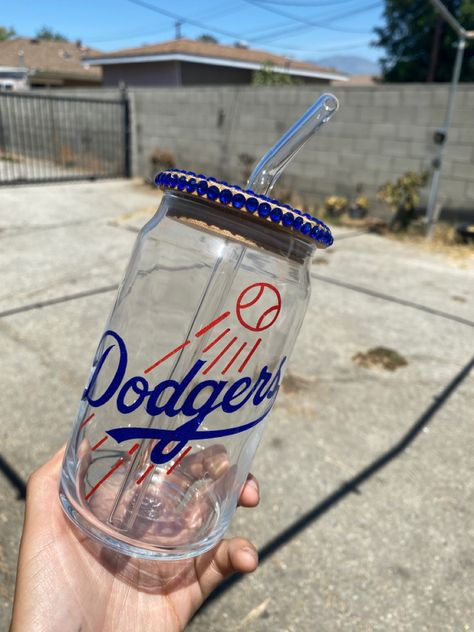 #dodgers #glass #cup #icedcoffee #aesthetic Customized Cups, Evian Bottle, Glitter Cups, Custom Cups, Glass Cup, Plastic Water Bottle, Water Bottle, Glitter, Glass