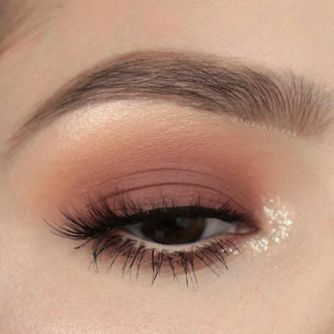 Matte Make Up, Membentuk Alis, Everyday Eye Makeup, Pink Eye Makeup, Smink Inspiration, Beauty Make-up, Makijaż Smokey Eye, Simple Eye Makeup, Colorful Eye Makeup