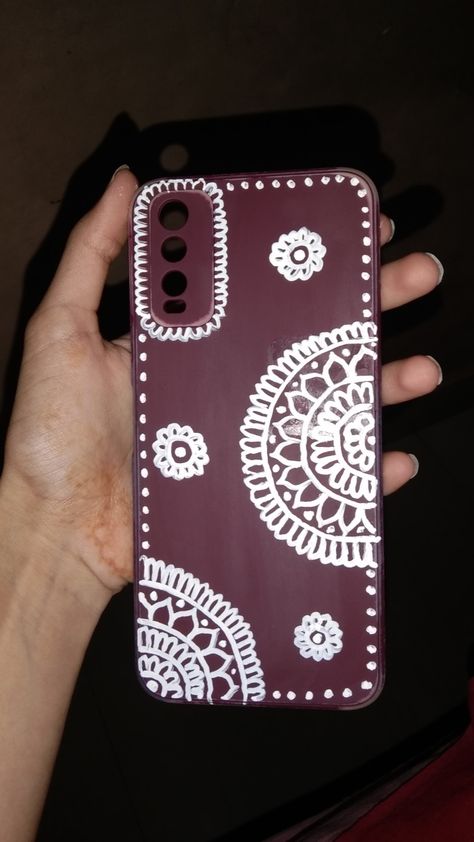 #phonecover #mandalaart #covers Mandala Art Phone Case, Mandala Phone Case, Back Cover Design, Diy Best Friend Gifts, Simple Mobile, Mobile Phone Covers, Mobile Cover, Art Mandala, Art Phone Cases