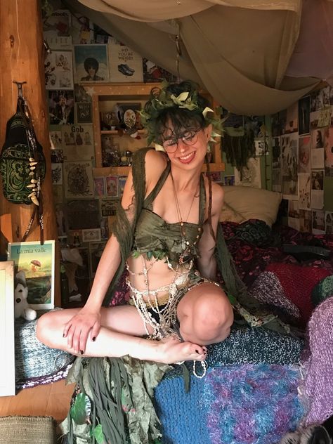 Swamp Hag Costume, Woodsy Witch Costume, Nymph Halloween Costumes, Swamp Fairy Outfits, Bog Witch Outfit, Swamp Clothing, Swamp Witch Outfit, Earth Witch Costume, Forest Nymph Aesthetic Outfit