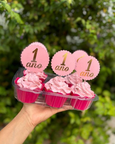 Atualizando nossos cupcakes personalizados. 🌈🌸😍 #cupcakes Cupcake