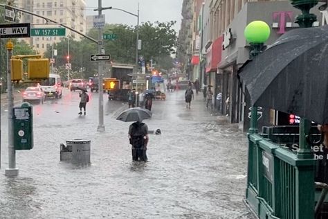 Heavy Rains Pound New York City, Flooding Subway Stations and Roads - The New York Times City Rain, Flood Warning, Sewage System, New York Subway, Nassau County, Train Service, Flood Zone, Nyc Subway, Tropical Storm