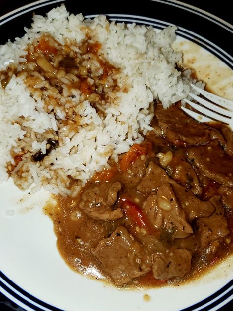 Pepper steak with white rice Pepper Steak And Rice, Steak And Rice, Cooking Mama, Pepper Steak, Food Snack, Future Apartment, Food Goals, American Food, White Rice