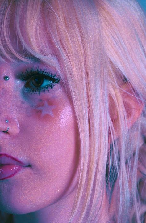 alt makeup star makeup cool makeup edgy makeup Star On Cheek Makeup, Star Blush Makeup, Pink Star Makeup, Makeup Photoshoot, Yellow Party, Cheek Makeup, Star Makeup, Photoshoot Makeup, Pink Stars