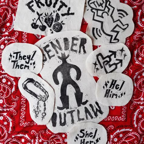 Handmade Patches Punk, Carabiner Tattoo, Patch Ideas Punk, Linocut Patch, Queer Patches, Punk Patch Pants, Diy Punk Clothes, Battle Vest Ideas, Punk Crafts