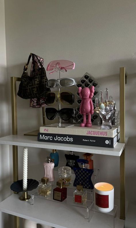 Half Office Half Makeup Room, Bed Side Table Aesthetic, Fashion Room Aesthetic, Baddie Bedroom, Houston Apartment, Classy Rooms, College House, Wall Art Display, Dream Interior