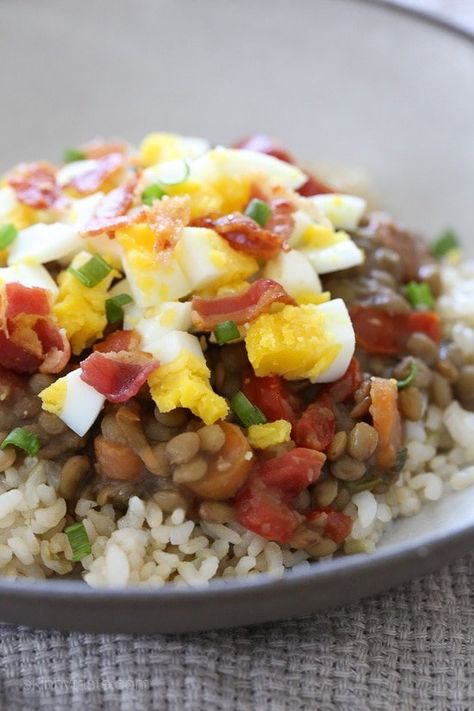 For busy families looking for delicious, healthy meals that will keep everyone’s stomachs full and happy, lentils and rice with eggs and bacon are economic, easy to prepare and make enough for plenty of leftovers! Lentil And Rice, Bacon Rice, Meals Under 500 Calories, 500 Calorie Meals, Morning Meals, Eggs And Bacon, Lentils And Rice, Rice Beans, Rice Bowls Recipes