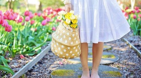 7 Ways to Minimize Allergens This Spring ~ Mommy's Playbook Spring Semester, Her Campus, Cold Spring, Spring Weather, Shooting Photo, Spring Fashion Trends, Spring Has Sprung, Naomi Campbell, Spring Is Here