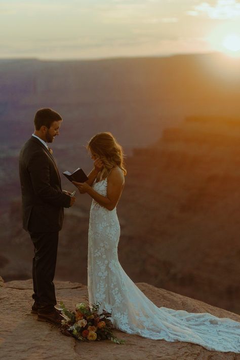 Moab Wedding Photography, Desert Wedding Inspiration, Colorado Elopement Dress, Southern Utah Wedding, Elopement Cake Photos, Elopement Mood Board, Moab Utah Wedding, Utah Elopement Locations, Moab Utah Elopement