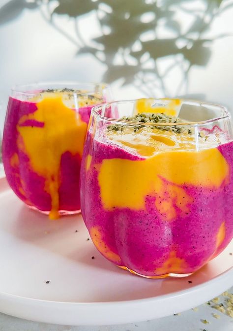 Milkshake Ideas, Dragon Fruit Smoothie Recipe, Dragon Fruit Drink, Carb Breakfast Ideas, Dragon Fruit Juice, Dragonfruit Recipes, Dragon Fruit Smoothie Bowl, Passion Fruit Smoothie, Dragon Fruit Smoothie