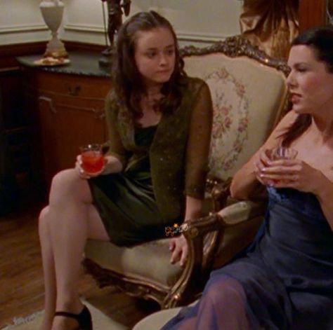 S1E6 “Rory’s Birthday Parties” Olive Green Silk Dress, Rory Birthday, Rory And Lorelai, Gilmore Girls Lane, Night Dinner Outfit, Black Velvet Heels, Lane Kim, Gilmore Girls Outfits, Green Silk Dress