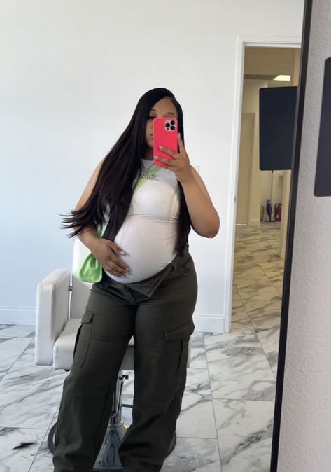 Black Woman Pregnant Outfit, Pregnant With Money, Pajamas For Pregnant Women, Pregnancy Outfits Summer Black Women, Fly Pregnant Outfits, Pregnant Baddie Outfits Summer, Y2k Maternity Outfits, Pregnant Fall Outfits Black Women, Pregnant Black Women Outfits