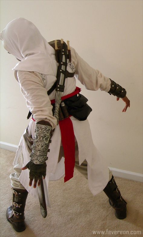 The 20 Most Badass Video Game Cosplay Costumes Ever Assasins Creed Cosplay, Assassin's Creed Altair, Assassin Costume, Assassins Creed Costume, Assassins Creed 1, Assassins Creed Cosplay, Assassins Creed Black Flag, Video Game Costumes, Cosplay Reference