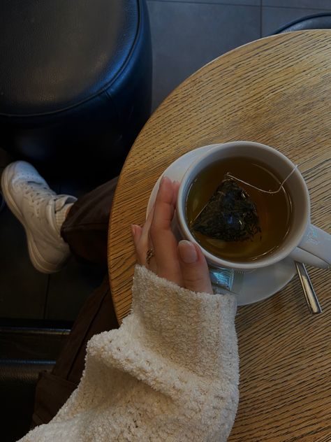 Drinking tea in a comfy sweater with brown jeans and nike air force one Tea Lover Aesthetic, Herbal Tea Aesthetic, Catalina Core, Quiet Life, Tea Drinkers, Small Moments, Herbal Tea, Winter 2024, Tea Lover