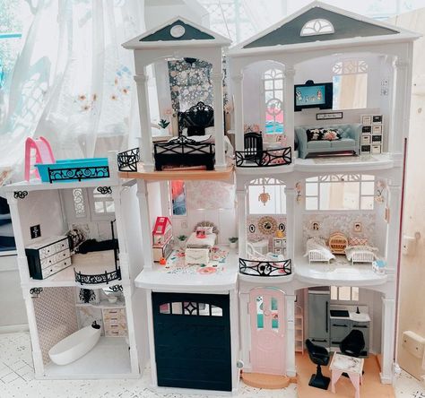 Barbie Modern House, Cute Barbie House, Aesthetic Barbie House, Barbie Dolls House, Custom Barbie House, Upcycle Barbie House, Barbie Dreamhouse Makeover, Barbie Doll Houses, Barbie Houses