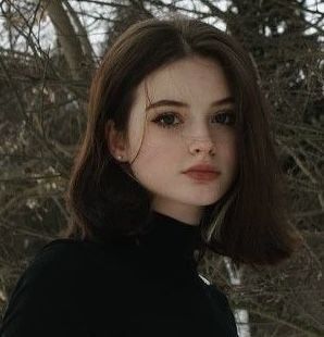 Brown Hair Red Eyes, Brown Hair Models Woman, Dark Hair Light Eyes Aesthetic, American Beauty Aesthetic, Brunette Female Face Claims, American Girls Aesthetic, Black Hair Actress, Brown Haired Actresses, American Girl Aesthetic