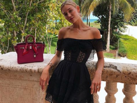 Firma española: moda influencer y celebrities Cuban Dress, Little Black Dress Lace, Black Dress Lace, Charo Ruiz Ibiza, Ibiza Dress, Gala Gonzalez, Marilyn Dress, Charo Ruiz, Lace Panel Dress