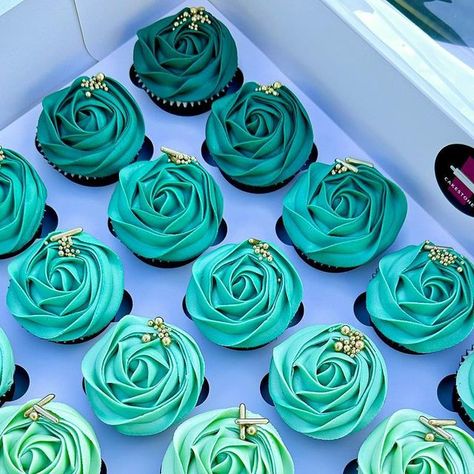 Blue Wedding Cookies, Graduation Brunch Ideas, Turquoise Cupcakes, Turquoise Wedding Cake, Graduation Food Ideas, Teal Wedding Theme, Teal Cupcakes, 21st Birthday Cupcakes, Shades Of Blue Wedding