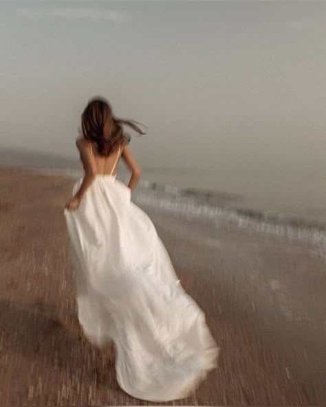 Beach Dress Photoshoot, Wedding Pictures Beach, Beach Editorial, Debut Photoshoot, Bride Photoshoot, Dreamy Photography, Beach Bride, Beach Photography Poses, Bridal Photoshoot