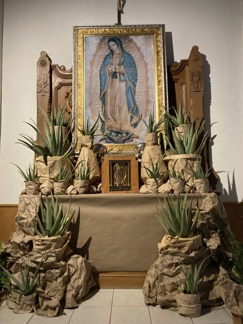 Virgin Mary Altar Decoration, Altar Para La Virgen Ideas, Guadalupe Altar, Lent Decorations For Church, Catholic Saints Prayers, Catholic Wall Decor, Home Altar Catholic, Church Altar Decorations, Catholic Altar