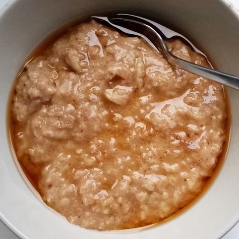 Slow Cooker Spiced Apple Porridge | Teacups & Pearls Slow Cooker Porridge, Apple Recipes For Fall, Apple Porridge, Pumpkin Recipes Dinner, Vegan Slow Cooker Recipes, Apple Recipes Healthy, Fall Apple Recipes, Apple Butter Recipe, Vegan Slow Cooker