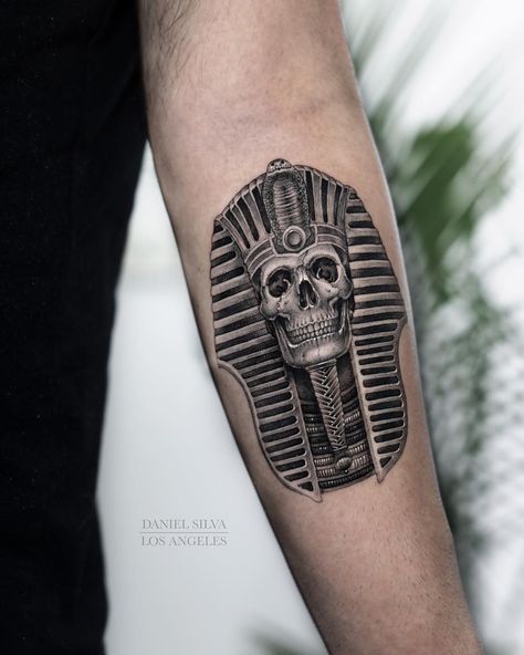 9,742 Likes, 99 Comments - Daniel Silva (@danielsilva) on Instagram: “➕➕➕➕➕➕➕➕➕ Single needle🔥. Would love to do more smaller 1-3 hour tattoos . Email…” Pharoah Tattoo For Men, Egyptian Tattoo Men, Pharoah Tattoo, Jordan Tattoo, Daniel Silva, Skull Hand Tattoo, Cool Arm Tattoos, Egyptian Tattoo, Skull Hand