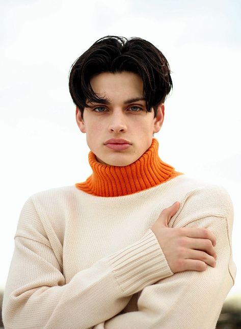 Middle Part Hairstyles Men, Middle Hair, Korean Haircut, Middle Part Hairstyles, Mens Hair Trends, Bald Fade, Corte De Cabelo Masculino, Middle Part, Middle Parts