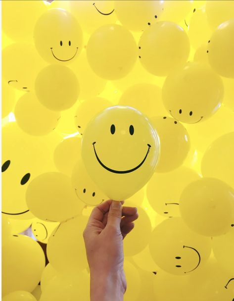 Happy Astethic, Birthday Astethic, Smile Balloon, New Whatsapp Dp Images, Smiley Face Aesthetic, New Whatsapp Dp, Scented Candles Aesthetic, Nomad Sculpt, Beautiful Whatsapp Dp Images