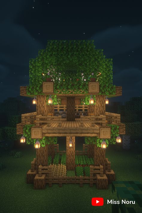 Minecraft Treehouse at Night Minecraft Small Treehouse, Treehouse Ideas Minecraft, Easy Cottage Core Minecraft House, Minecraft Bungalow, Treehouse Minecraft Ideas, Easy Things To Build In Minecraft, Minecraft Beginner House, Beginner Minecraft House, Cute Simple Minecraft Houses