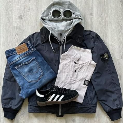 Hooligan Clothing, Hooligans Style, Ultra Outfits, Football Casual Clothing, Twin Fashion, Casual Football, Jaket Motor, Ultra Casual, Casual Outfit Idea