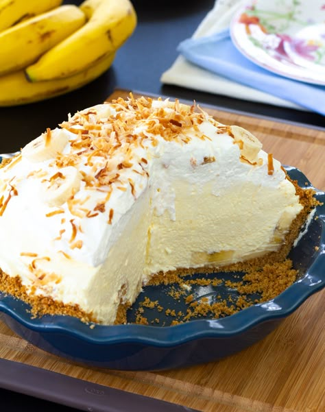 Piled high with fresh ripe bananas and creamy vanilla filling, then topped with whipped cream and toasted coconut. #aspicyperspective #foodblog #foodie #instayum #hungry #thekitchn #onmytable #dailyfoodfeed #foodlove #foodpic #instafood #foodstagram #tasty #bananacreampie #bananapie #pie #banana #creampie #fluffypie Easy Banana Cream Pie, Creme Pie, Banana Cream Pie Recipe, A Spicy Perspective, Banana Pie, Vanilla Filling, Cream Pie Recipes, Banana Cream Pie, Favorite Pie