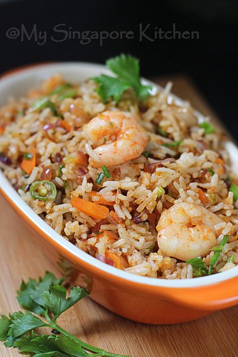 Spicy Shrimp Fried Rice, Chinese Shrimp Fried Rice, Combination Fried Rice, Singapore Kitchen, Fried Rice Recipe Video, Chicken Fried Cauliflower Rice, Shrimp Fried Rice Recipe, Rice Risotto, Shrimp And Rice Recipes