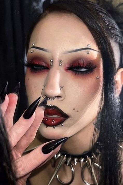 15 TikTok Approved Punk Makeup Looks You Have to Recreate Goth Make Up Look, Alternative Makeup Ideas, Maquillage Goth, Goth Make Up, Unconventional Beauty, Goth Makeup Tutorial, Goth Eye Makeup, Dark Makeup Looks, Bold Eyeliner