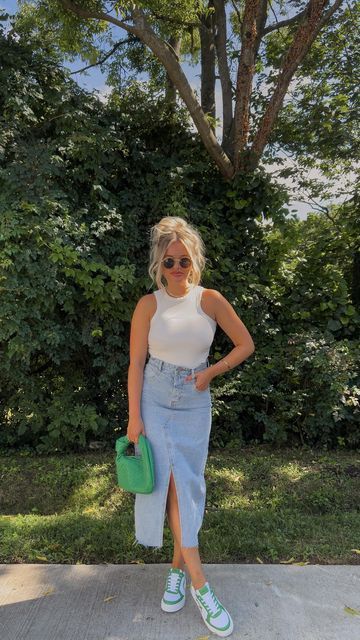 Denim Top With Skirt, Cute Spring Outfits With Sneakers, Nashville Denim Skirt Outfit, Jean Skirt Outfits With Sneakers, Midi Skirt Denim, Jean Skirt With Sneakers, Denim Midi Skirts, Mid Jean Skirt Outfits, Cute Outfits With Jean Skirt