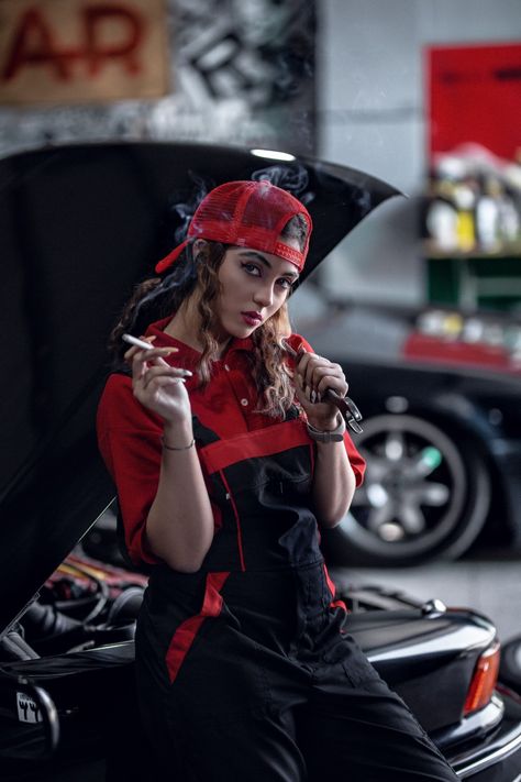 #tokyo #car #photographer #photo #portrait Mechanic Outfit Female, Female Mechanic Aesthetic, Mechanic Girl, Female Mechanic, Mechanic Clothes, Woman Mechanic, Girl Mechanics, Character Clothing, Photographer Photo