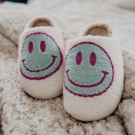 Mint and Cream Fuzzy Happy Face Slippers from Katydid Smile Slippers, Purple Smiley Face, Smiley Face Slippers, Slippers Fluffy, Happy Smiley Face, Autumn Instagram, Indoor Slippers, Cute Slippers, Fuzzy Slippers