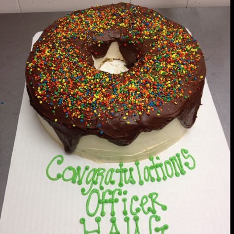 Donut cake for a police academy graduate!! Alex wants a police cake, but secretly, he said he wants a giant donut cake. Academy Graduation Party, Police Academy Graduation Party, Police Theme Party, Cop Party, Police Cakes, Police Graduation, Police Academy Graduation, Police Retirement, Grad Cake