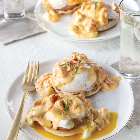 Eggs Benedict with Crawfish Boil-Poached Egg and Crawfish Hollandaise Poaching Eggs, Shrimp Stew, Eggs Benedict Recipe, Louisiana Seafood, Louisiana Recipes, Crawfish Boil, Creole Recipes, Egg Yolks, Distilled White Vinegar