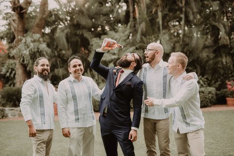 Guayabera Groomsmen, Guayabera Wedding Groomsmen, Guayabera Wedding, Groomsmen Fashion, Groom's Suit, Guayabera Shirt, Wedding Groomsmen, Fashion White, Groom Suit