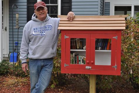 Neighborhood Book Library, Diy Neighborhood Library, Neighborhood Book Boxes, Neighborhood Book Library Front Yards, Outdoor Library Boxes, Diy Free Library Box Ideas, Book Exchange Box Diy, Free Library Box Diy, Library Boxes Front Yards Diy