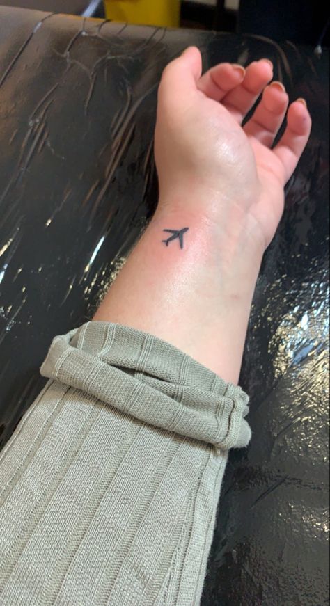 Airplane Wrist Tattoo, London Inspired Tattoo, London Tattoo Ideas, Generation Tattoo, Tattoo Airplane, Airplane Tattoo, Glasses Tattoo, Pilot Glasses, Airplane Tattoos