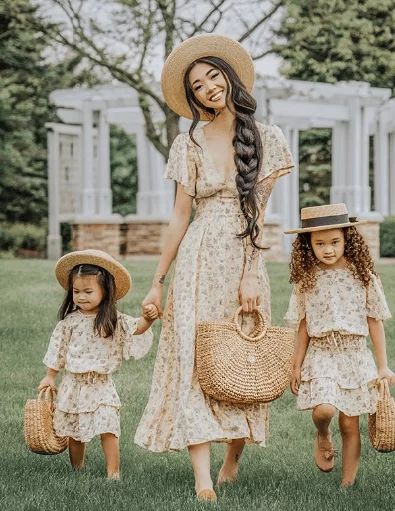 Easter Dresses For Women, Mother Daughter Photoshoot, Mom Daughter Outfits, Mommy Daughter Outfits, Mother Daughter Fashion, Mother Daughter Matching Outfits, Daughter Fashion, Daughter Dress, Mom And Daughter Matching