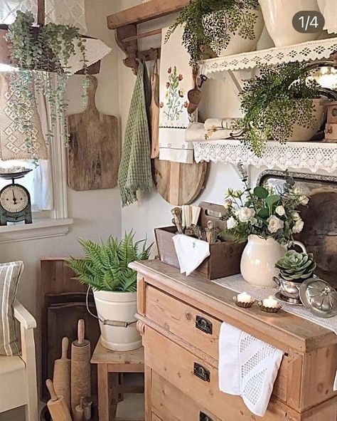 Grandma House Aesthetic, Room Pantry Ideas, Grandma Decor, Cottage Farmhouse Kitchen, Farmhouse Style Homes, Grandmacore Aesthetic, Estilo Farmhouse, French Country Farmhouse Decor, Grandma House