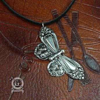 Surprising And Sweet Spoon Art That Will Make You Stock Up More - Bored Art Spoon Butterfly, Utensil Crafts, Fork Crafts, Silver Spoon Jewelry, Bored Art, Cutlery Art, Fork Jewelry, Silverware Crafts, Flatware Jewelry