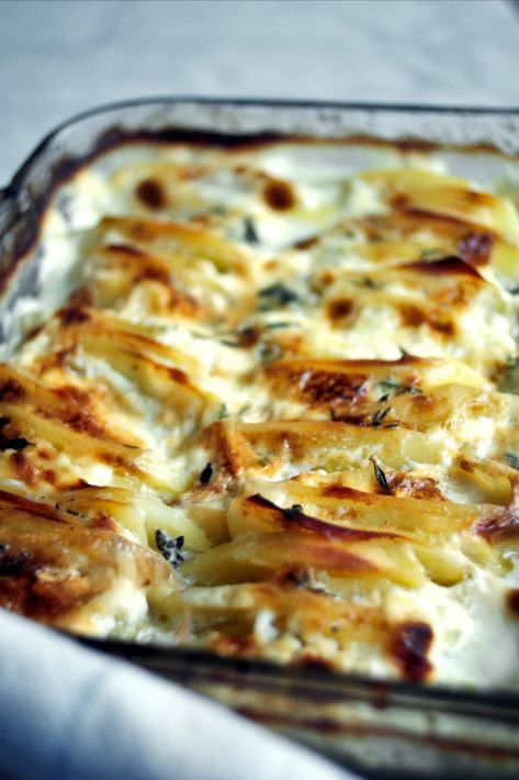 Dauphinoise Potatoes with Thyme and Nutmeg French Sausage, French Side Dishes, Dauphinoise Potatoes, French Cuisine Recipes, Potatoes Dauphinoise, Nigella Lawson Recipes, French Potatoes, French Recipe, Healthy Potatoes